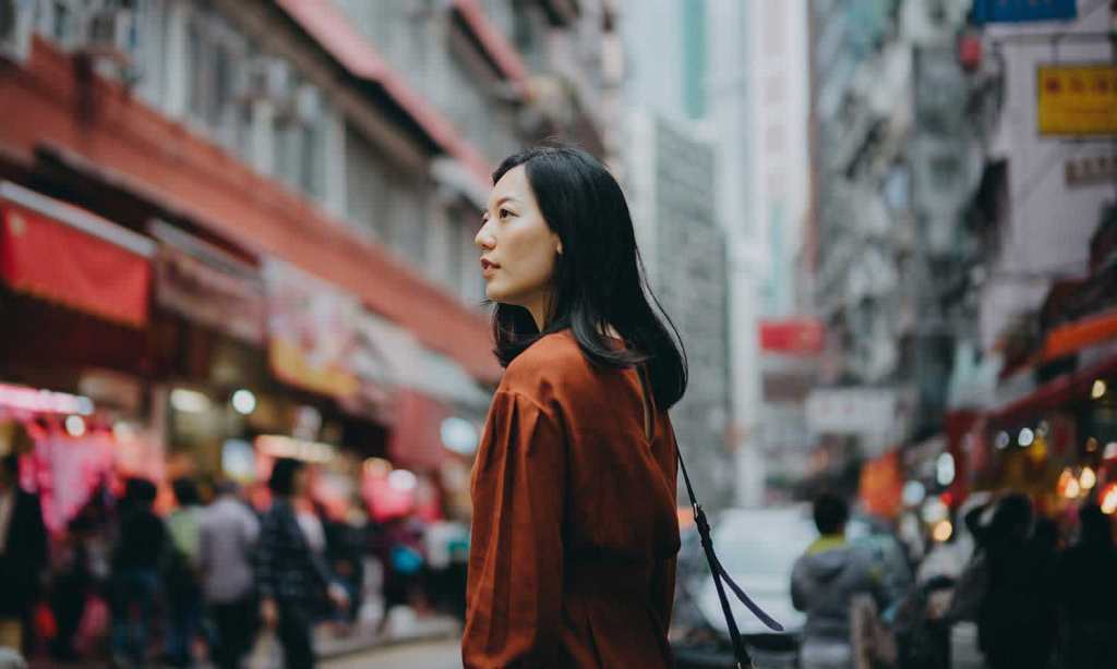 woman travelling in large city